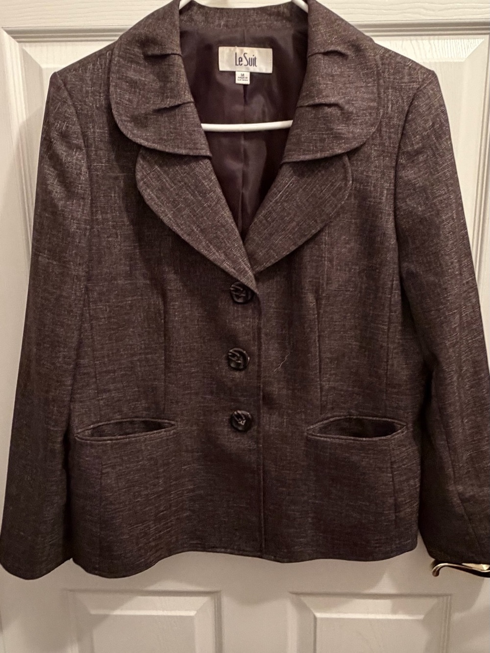 Le Suit Women's Gray Textured Three-Button 2-piece